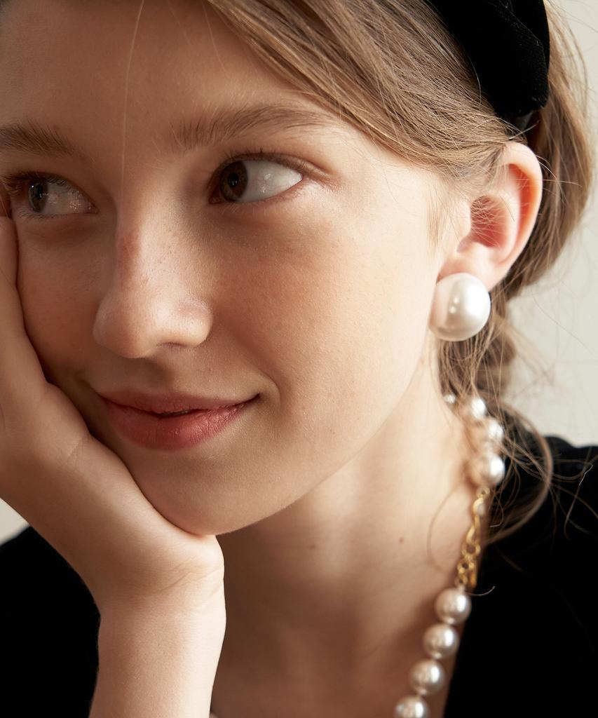 Tatiana Classic Half Pearl Earrings_Ec1696