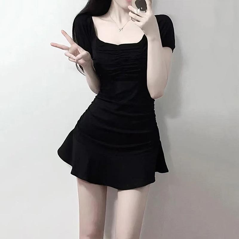 Kleines Schwarzes Kleid im Hepburn-Stil mit quadratischem Kragen und A-Linie - Sommer Französisch Chic