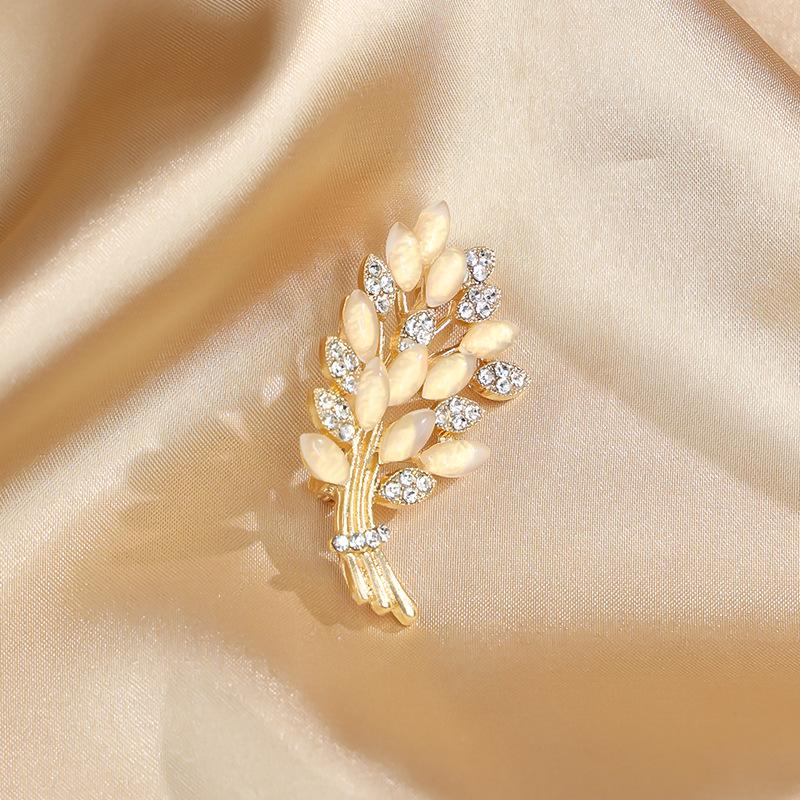 New Pearl Ginkgo Leaf Brooch Women's Anti-Glow Dummy Golden Pin Decorative Jacket Suit Fixed Clothes Accessories