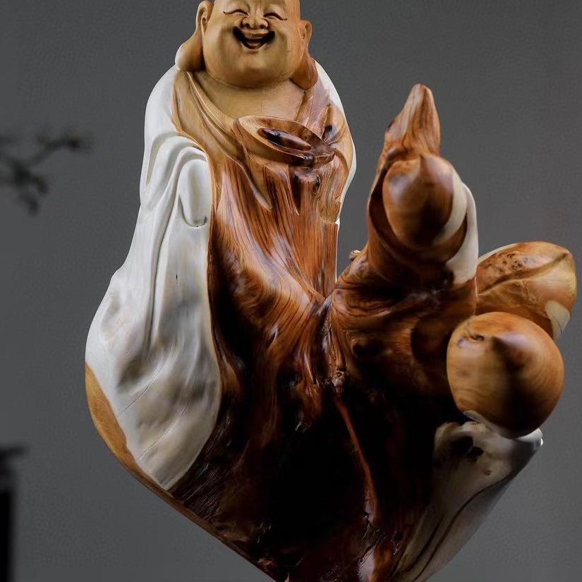 Intaglio Radice di Legno di Cipresso di Scogliera: Ornamento Daruma Maitreya Buddha in Legno Massello in Zafferano Dorato e Legno di Rosa Nanmu.