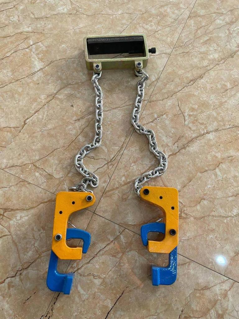 Forklift Double-Chain Oil Drum Lifting Clamp with Hook