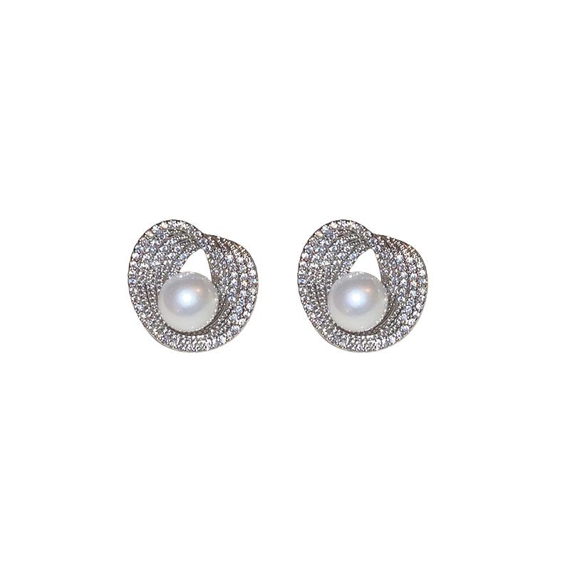 Light Luxury Irregular Pearl Stud Earrings For Women Girls Fashion Pearl Stud Earrings Temperament Earrings Wedding Jewelry Gift