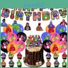 Feestartikelen voor een kinderverjaardag met gorilla-thema, inclusief ballonnen, taarttoppers en hangende decoraties.