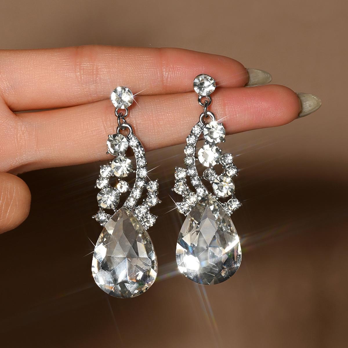 

Женские серьги-капли из хрусталя one size