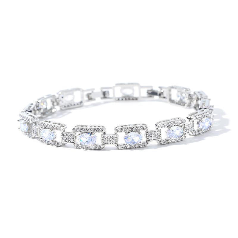 European and American Jewelry High Sense Zircon Bracelet Female Minority Design Light Luxury Full Rhinestone Personalized Bracelet Trend.