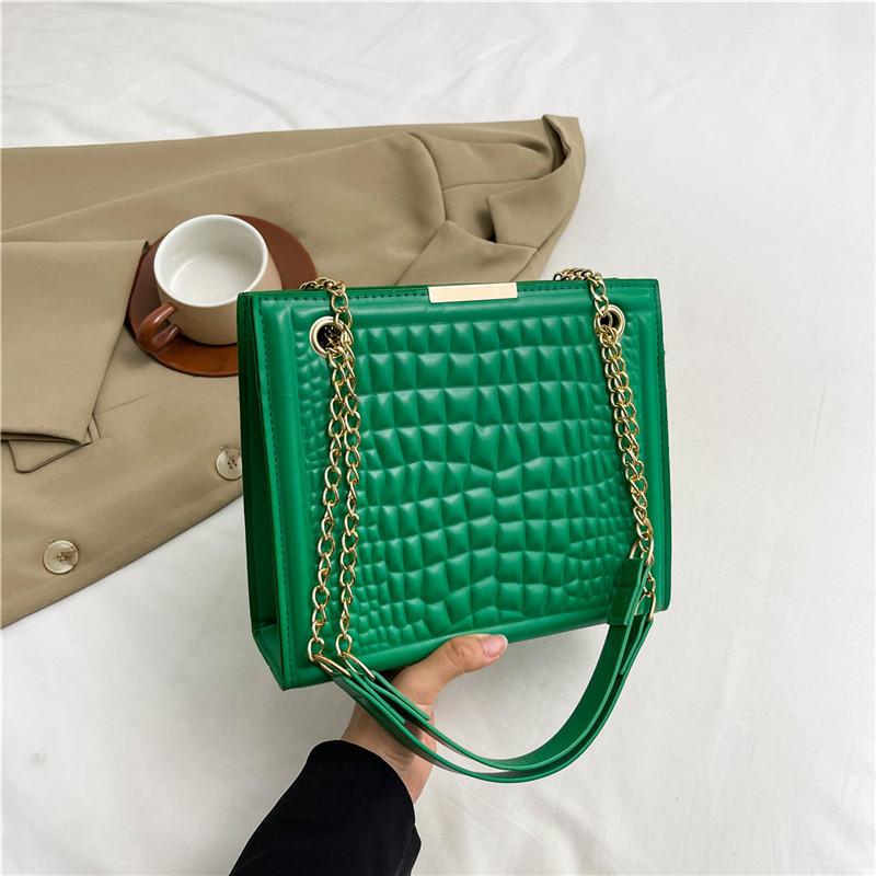 Trendy Vintage Small Chain Crossbody Bag For Women In Stylish Black And White Colors