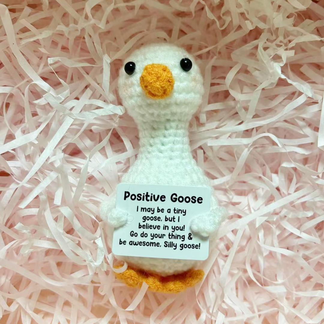 

Новая Кукла Гусь Крючком с Позитивной Энергией и Сердцем, Декор для Дома и Комнаты, Ручная Вязаная Эмоциональная Поддержка, Настольное Украшение Гусь, Подарок