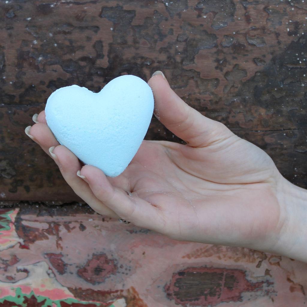 4x Bath Bomb Heart-Shaped Baby Powder Scented 70g