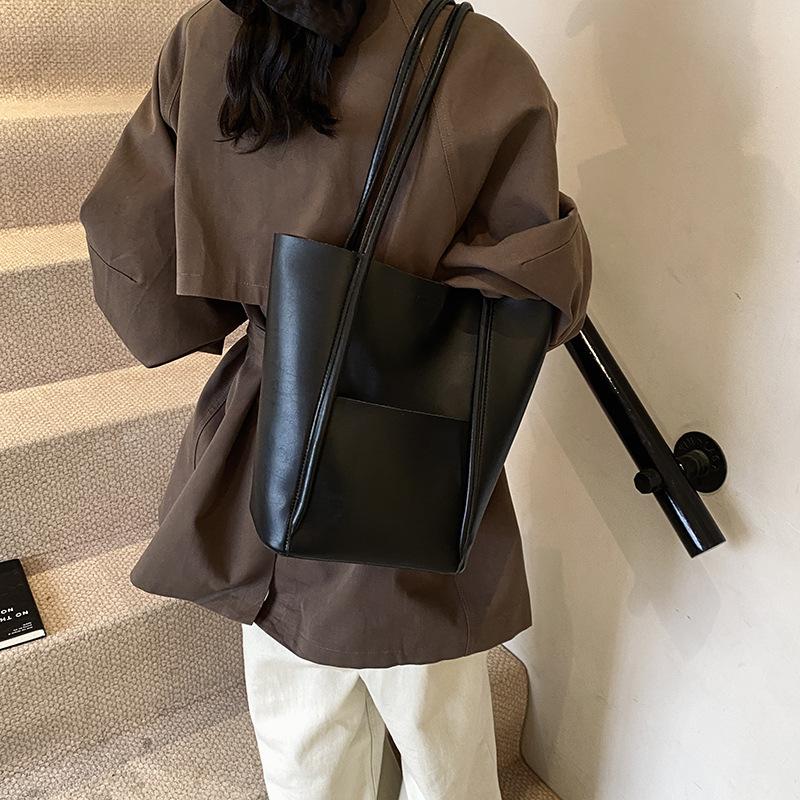 

Простая вместительная сумка-ведро в стиле ретро для женщин, осень и зима, новая повседневная сумка через плечо для поездок на работу, высококачественная сумка Sense для детей и мам чёрный