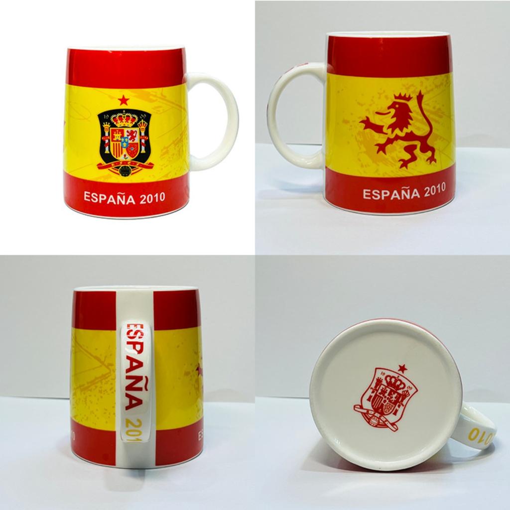 Kubek Pamiątkowy Mistrzostw Świata w Piłce Nożnej - Ceramiczny Kubek do Kawy z Nadrukiem Godła Drużyny, 350ml, Bezpieczny w Kuchence Mikrofalowej i Zmywarce, Idealny Prezent dla Fanów Piłki Nożnej