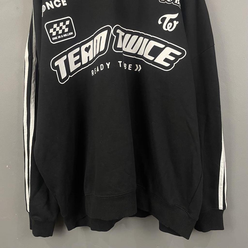 [USED] Official TEAM TWICE READY TO BE Sweatshirt Live Tour