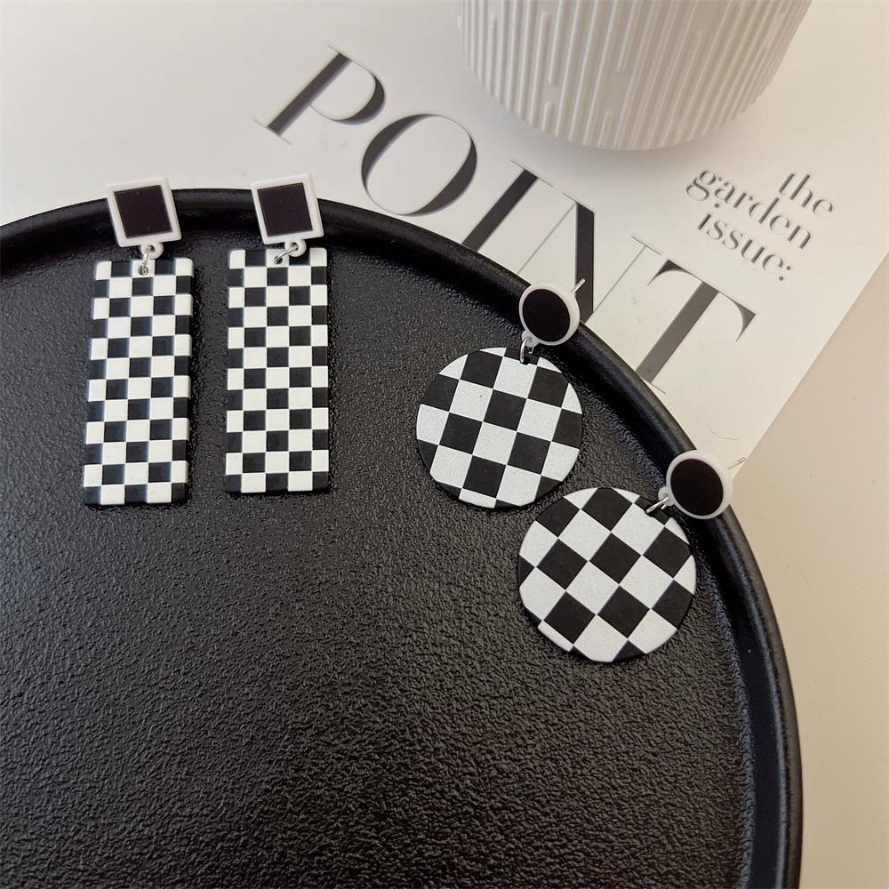 Elegant And Exaggerated Retro Geometric Black And White Striped Earrings Fashionable And Stylish Ear Accessories