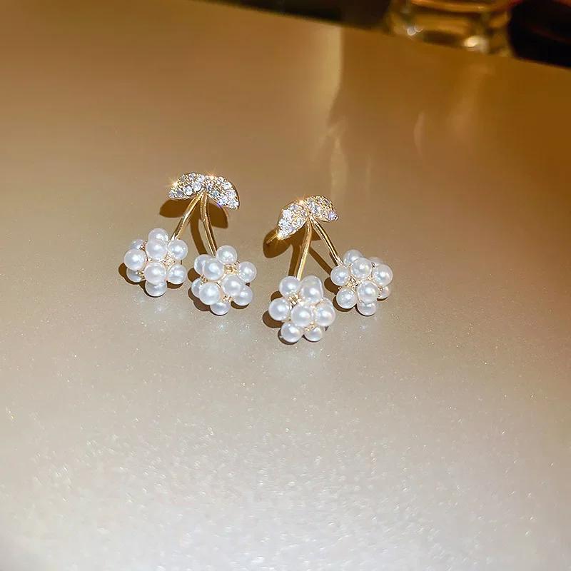 

2026 New Fashion Metal Irregular Pearl Stud Earrings For Women Vintage Elegant Imitation Pearl Earrings Wedding Party Zircon