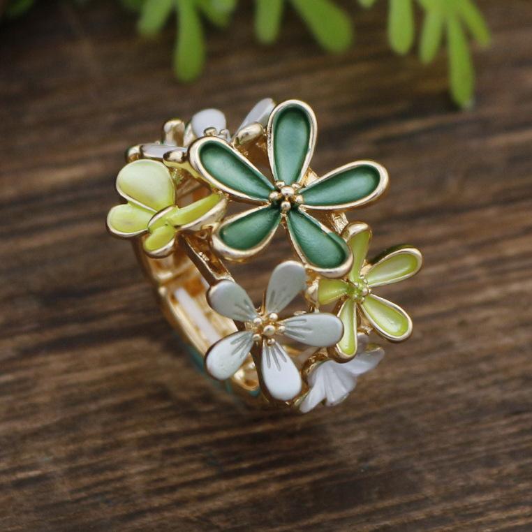 Enamel-colored Flower Elastic Ring - Fashionable and Versatile Zinc Alloy Ring with Flower Clusters for Ladies