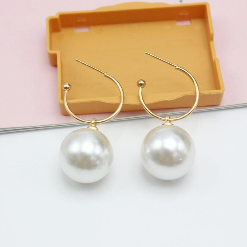 

Big White Imitation Pearl Round C-type Drop Earrings for Women Pendientes Hyperbole Geometry Ear Zircon Simple Accessories Gift