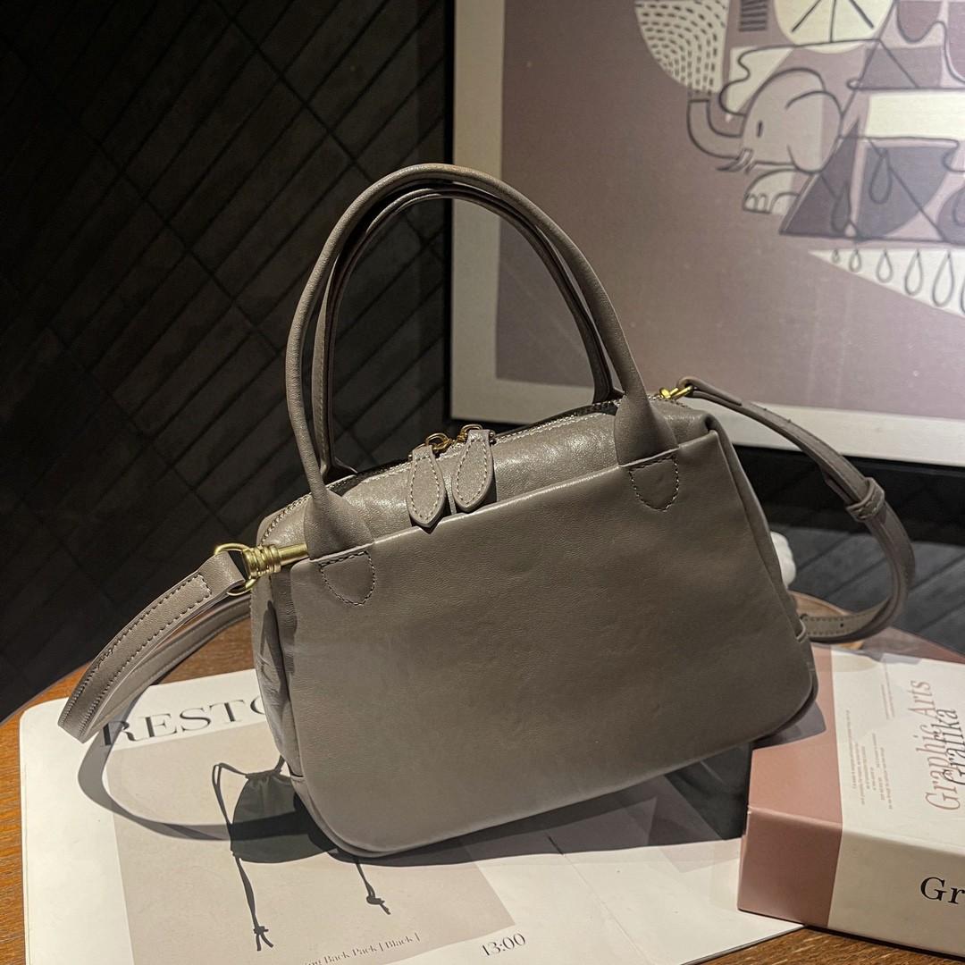 

Кожаная сумка для женщин Французская винтажная кожаная маленькая квадратная сумка Маленькая сумка через плечо на одно плечо для женщин Width 22 * Height 16 * Thick 8CM