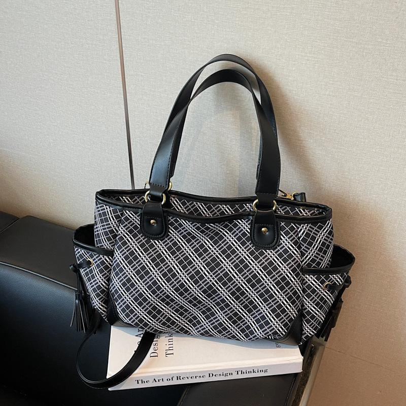 Neue einfache Retro-Textur-Tasche Mode Umhängetasche Temperament Pendeln Große Kapazität Achsel-Schultertasche Tragetasche