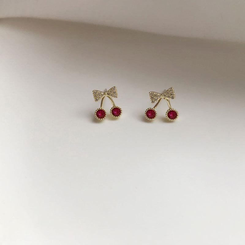 

Нежные серьги-бантики с бриллиантами Серьги в новом стиле Серьги-фрукты ко Дню святого Валентина