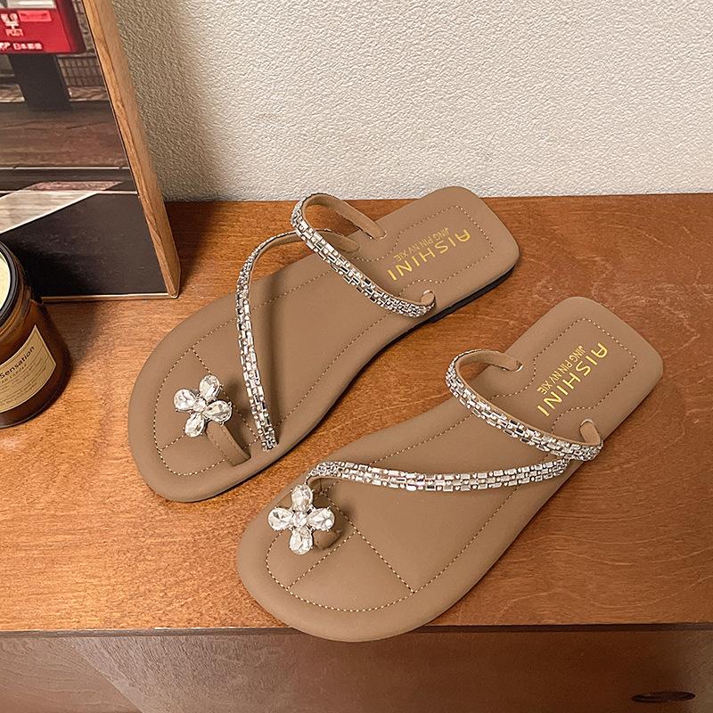 Flat Bottom Set of Toe Small Cool Slippers Women's 2025 New Summer Soft Bottom with Skirt Rhinestones Beautiful Seaside Sandals