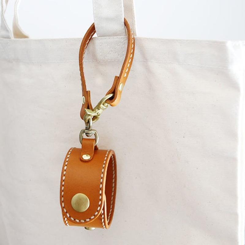 Trendy Solid Color Pu Leather Glove Scarf Holder Strap Outdoor Travel Hat Clip Portable Multifunctional Towel Storage Clip