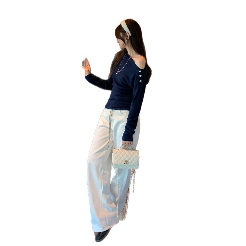 This High-end Button Slanted Shoulder Long-sleeved T-shirt Women's New Early Autumn Chic Off-shoulder Top