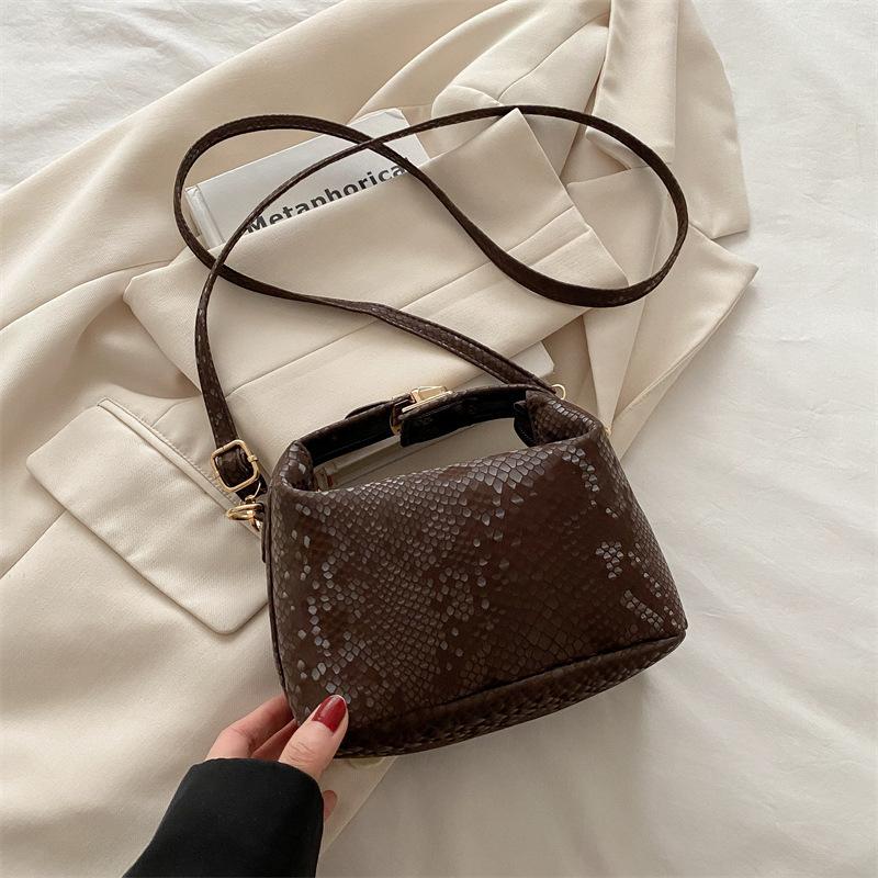 

Женская сумка 2025 новая мода ретро сумка-подушка индивидуальность тренд сумка на плечо темперамент простая нишевая сумка-мессенджер женская