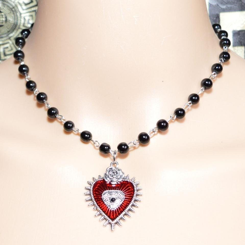 Modern Heartshaped Pendant Necklace For Women With Alloy Material And Gothic Style