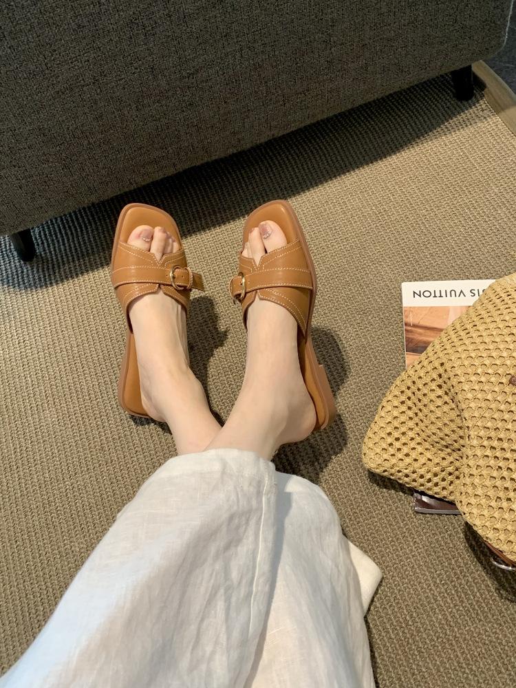 

~ Нишевые ретро косые квадратные носки яркая линия пряжка ремня низкий каблук крутые тапочки лето женщины 40 коричневый