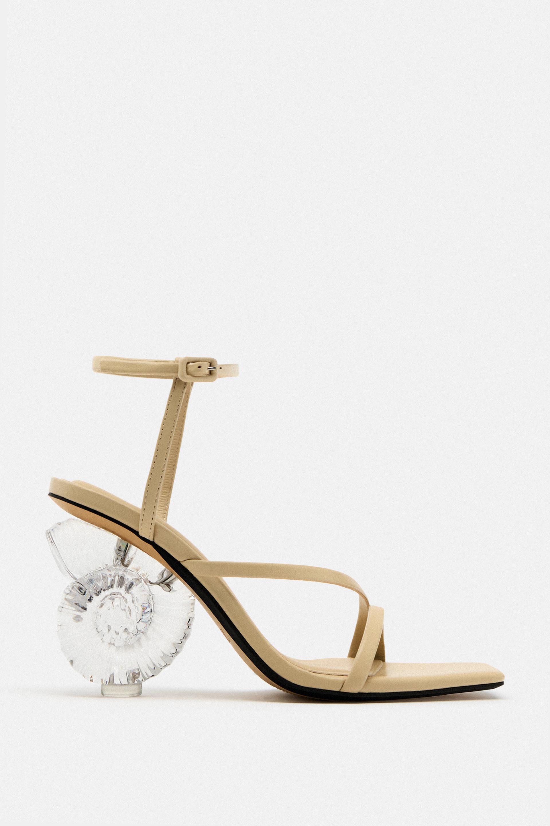 

КОЖАНЫЕ САНДАЛИИ НА КАЛУБКЕ-РАКУШКЕ