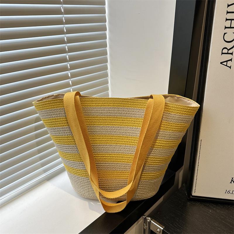 Summer new Internet celebrity outing beach bag, European and American simple portable bamboo handle woven bag ins wind handmade straw bag