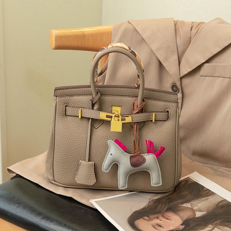 

Сумка Cross Border для женщин, новая сумка из натуральной кожи Platinum, высококачественная текстура, большая вместимость, женская сумка через плечо 25x13.5x20cm светло-серый