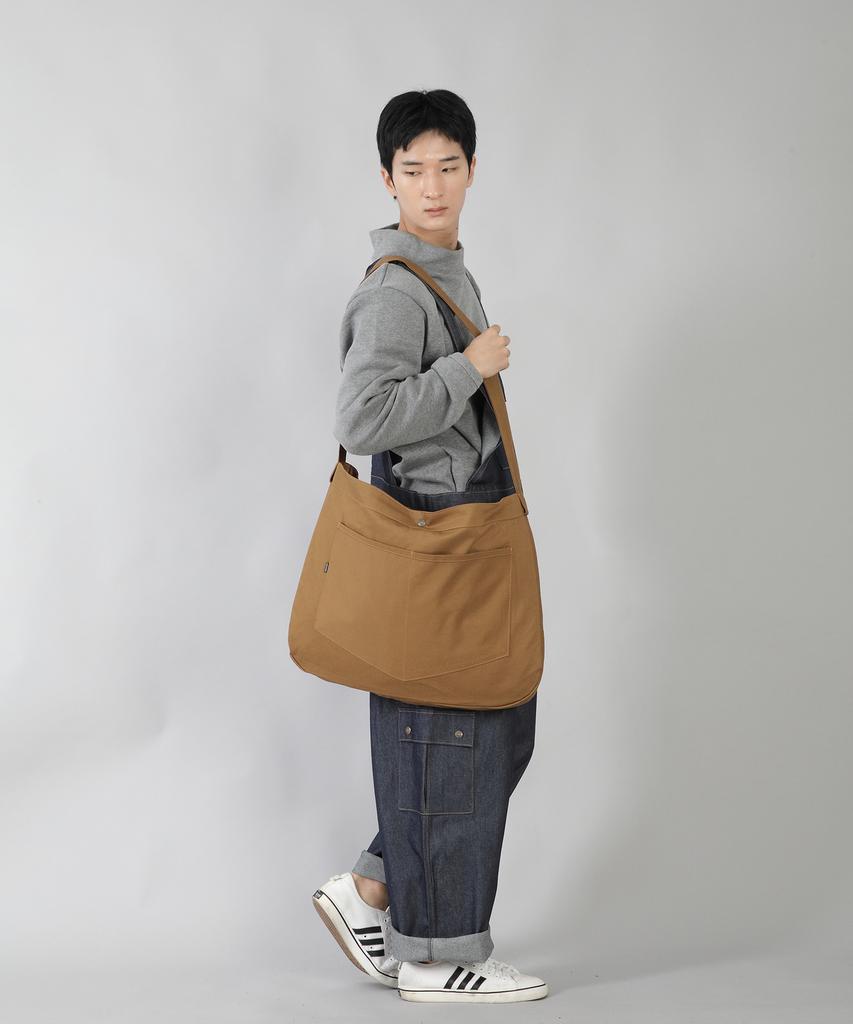 Saintcrew Round Volume Pentagon Pocket Crossbody Bag Rvp-150 Camel