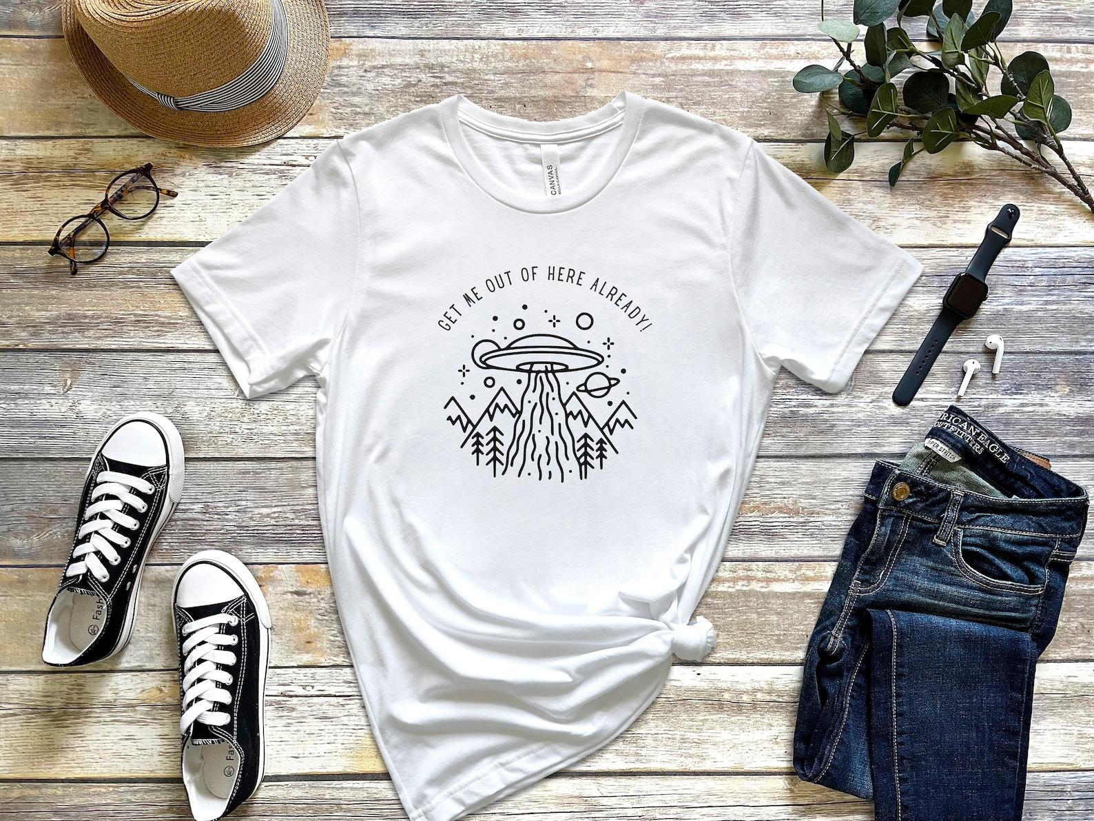 UFO Abduction Graphic T-Shirt: Get Me Out of Here! Unisex Tee L