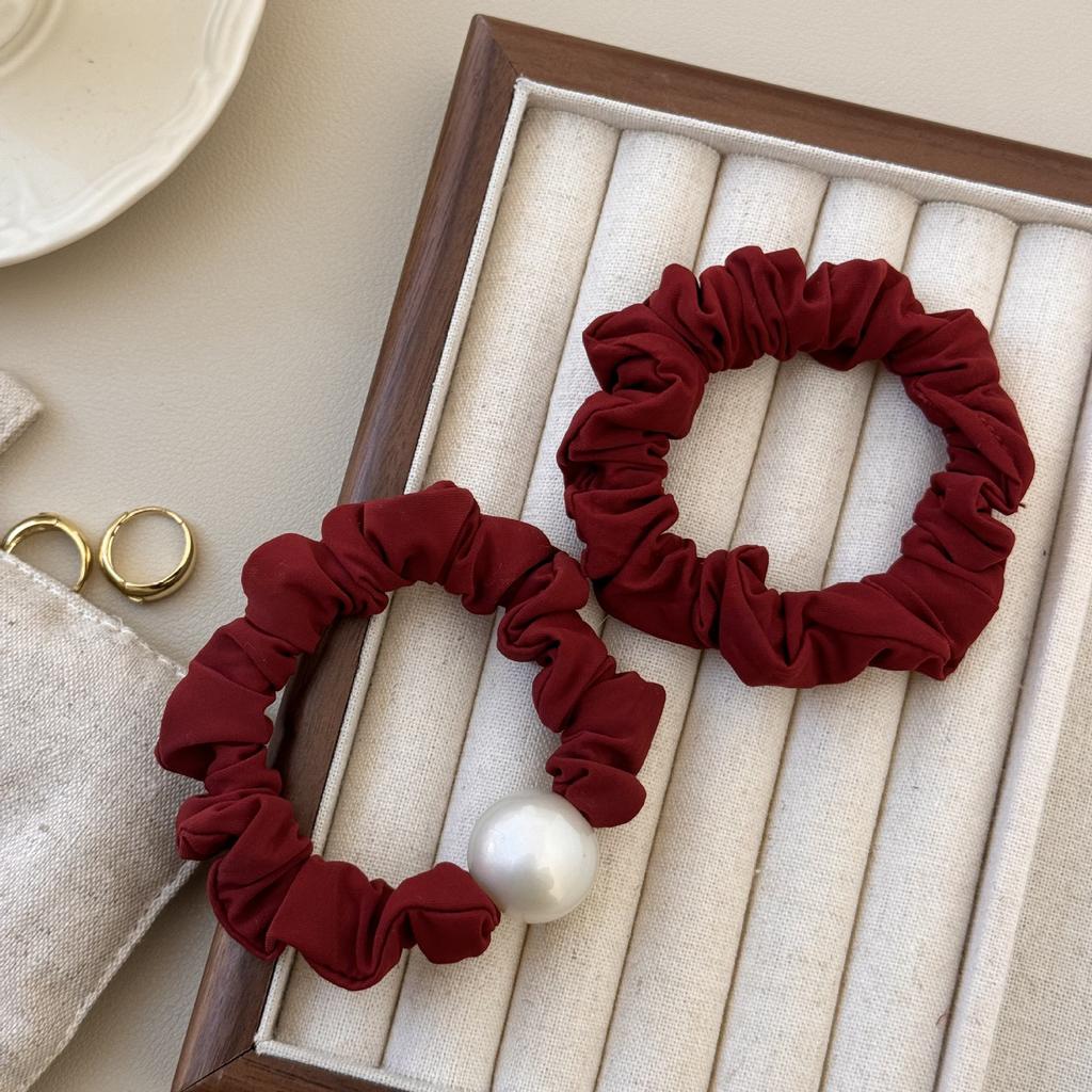 Ein vielseitiges Basis-Haarband für den Dünndarm mit einem Haargummi für einen Pferdeschwanz und hoher Elastizität