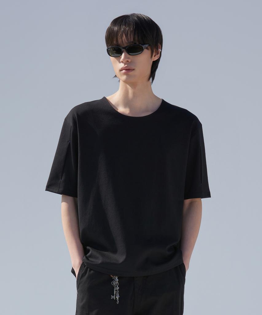 Dibeullu Tuck U-Neck Short Sleeve Black