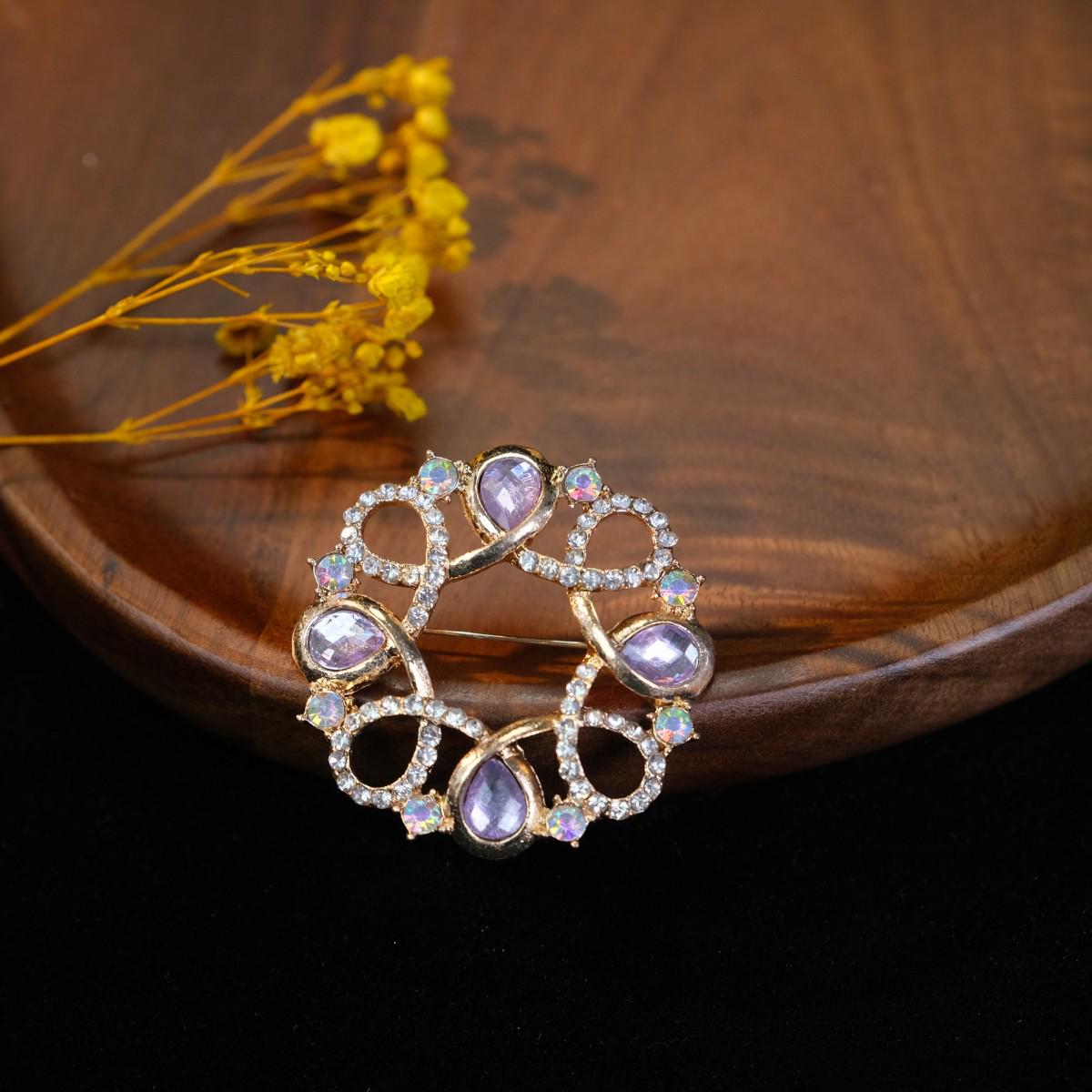 

Елегантна брошка зі стразами: Високоякісна японська та корейська мода кришталева шпилька для шарфа для жінок