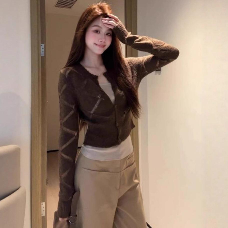 

Maillard retro coffee-colored hollow round neck knitted sweater women s early autumn new slim-fitting and thin cardigan One size