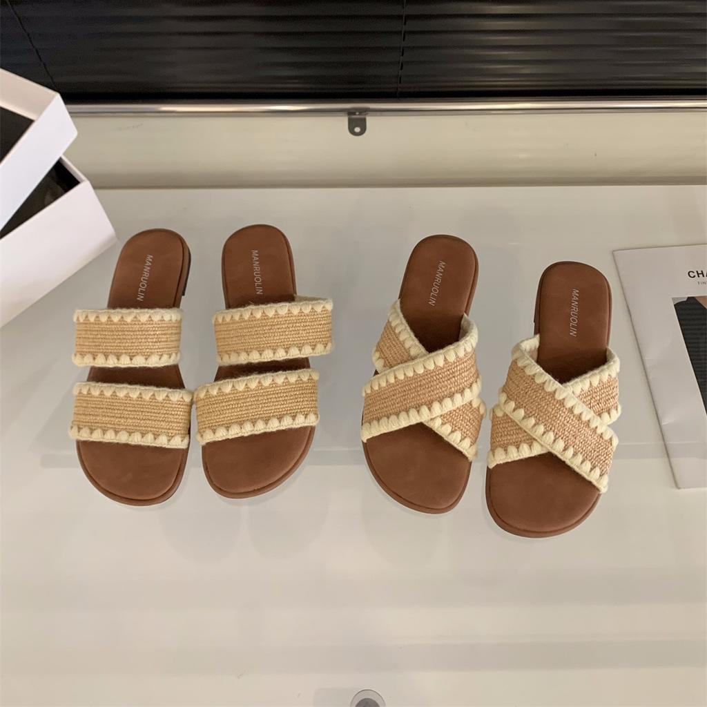 Vintage woven cross-strapped cool slippers fairy shoes outer wear 2025 new summer flat-bottomed vacation Roman sandals