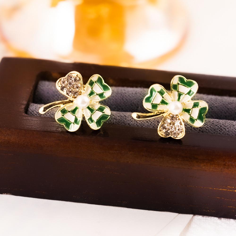 Light Luxury Exquisite Micro-inlaid Zircon Flower Earrings Elegant High-end Pearl Stud Earrings Niche Design Temperament Earrings