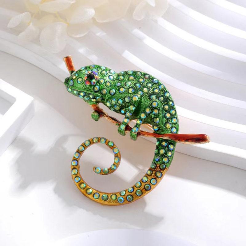 1PC Enamel Mixed Diamond Chameleon Brooch Premium Animal Brooch Lizard Tree Climbing Pin Clothing Accessories Cherry Brooch