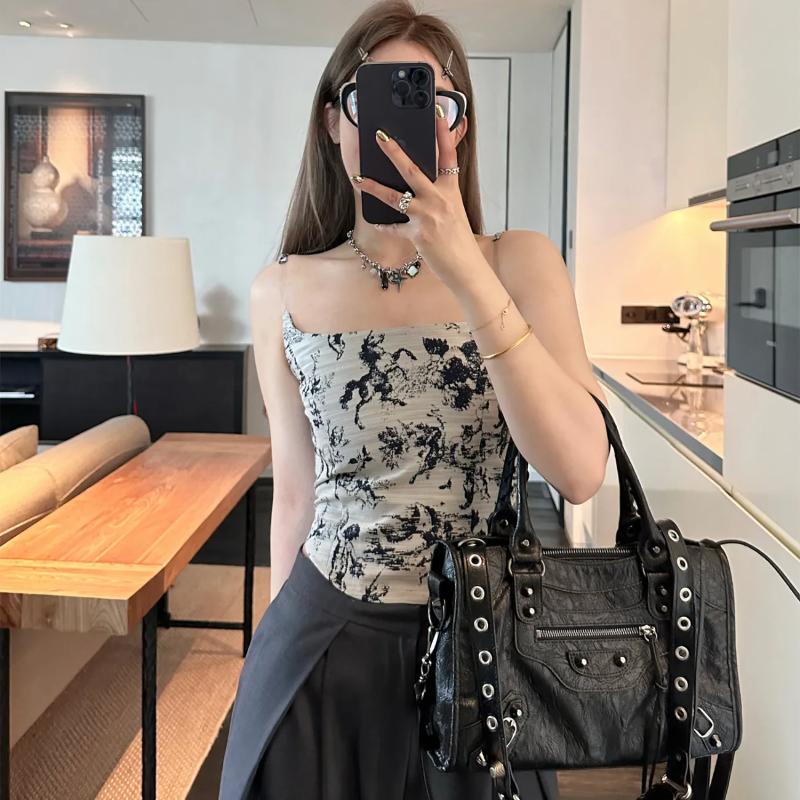 

Ink Invisible Shoulder Strap Vest with Sweet and Spicy Design Unique Niche Sleeveless Top L бежевий