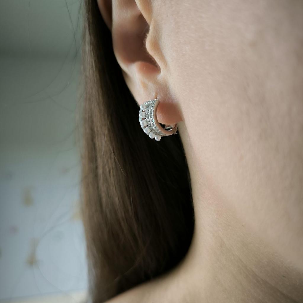 Серебряные серьги с натуральным жемчугом, фианитами (2185758)