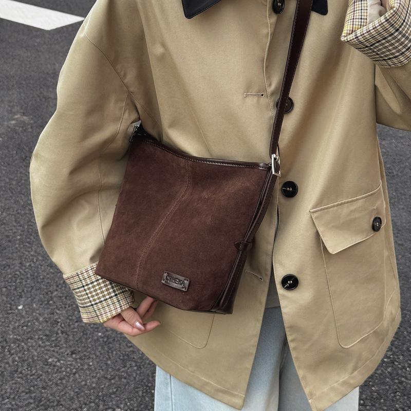 Niche design new leopard print fashion bucket bag 2025 women's high-end sense simple and exquisite shoulder messenger bag