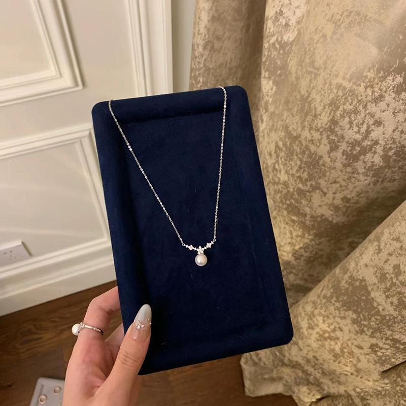 Flash Diamond Pearl Pendant, Necklace, Female Niche Design, Personalized Temperament, Clavicle Chain, Simple and High-end Neck Chain, New Model.
