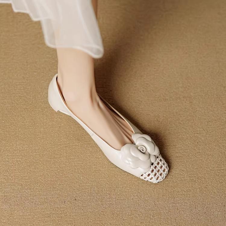Retro leather square head hollow flower one pedal bag head sandals women's 2025 new summer single shoes flat sandals