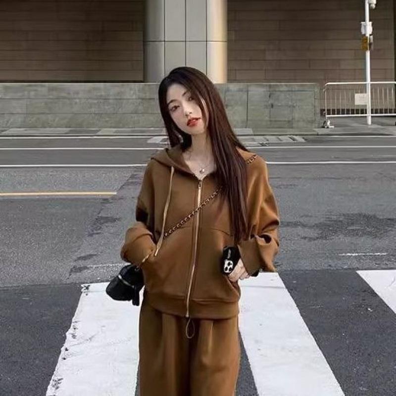 Two-piece Hooded Cardigan and Sweatshirt Set for A Chubby Girl in The Autumn and Winter, Featuring Casual and Sporty Wide-leg Pants