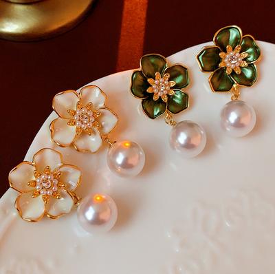 Simple and Gentle French Camellia Pearl Earrings Women's Small Fragrant Flower Retro Earrings