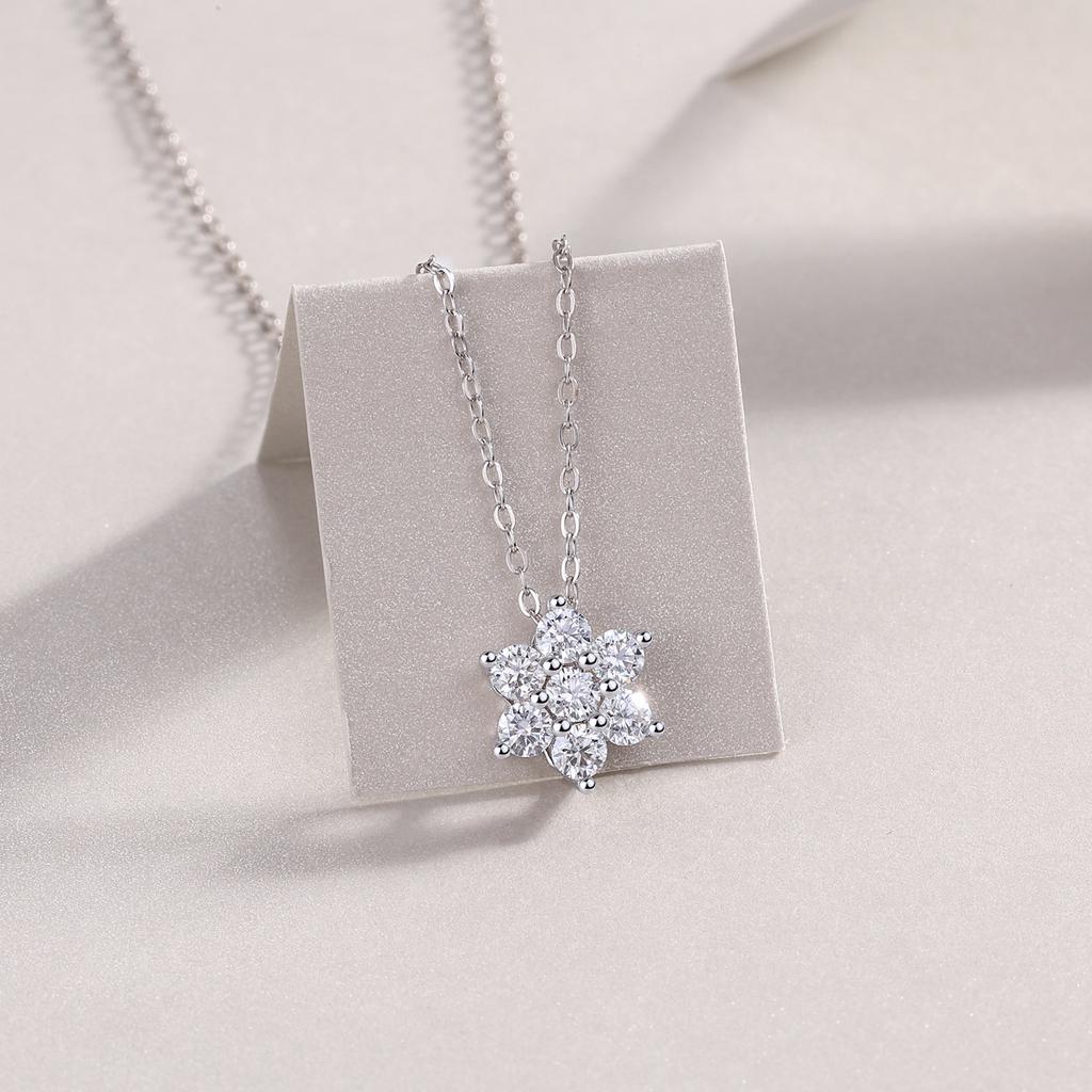 Trend 925 Silver Snowflake Necklace For Women Does Not Fade, Temperament Gives Gifts Moissanite High-End Collarbone Chain