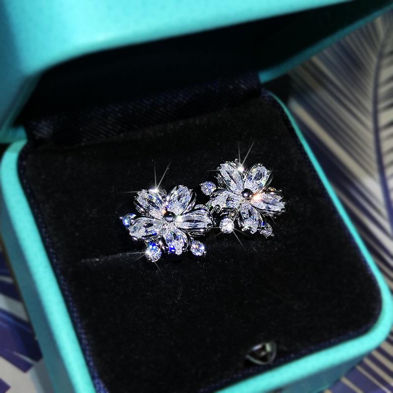 Micro-Inlaid Sweet Temperament Small Flower Earrings  Sterling Silver Fashion Snowflake Zircon Earrings Party Birthday