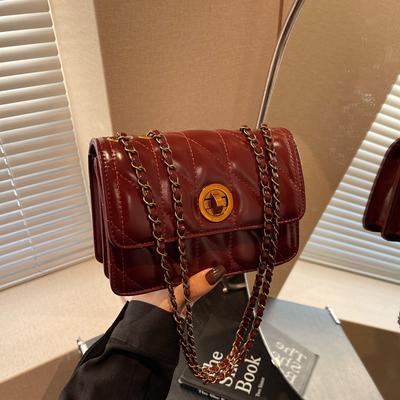 Borsa a catena in filo ricamato, nuova borsa a tracolla da donna, borsa a spalla Maillard dalla texture premium, borsetta quadrata piccola da ascella.